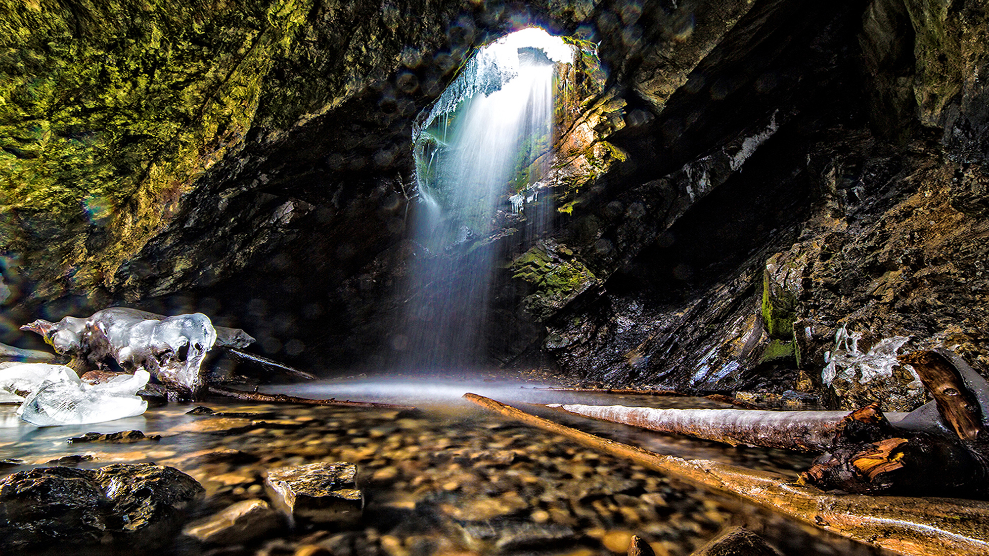 Donut Falls in Winter